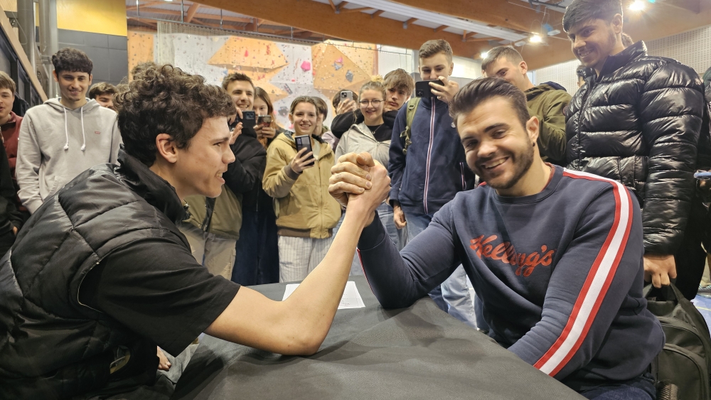 Quand le sport devient une leçon de vie : Mathieu Bosredon, triple champion paralympique expose son chemin de réussite aux apprenants du lycée Lavoisier et les engage à le suivre !