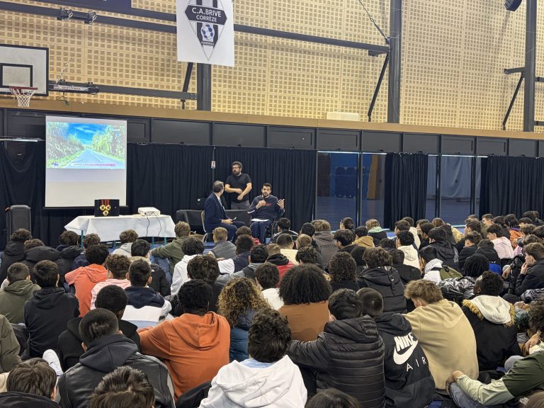 Quand le sport devient une leçon de vie : Mathieu Bosredon, triple champion paralympique expose son chemin de réussite aux apprenants du lycée Lavoisier et les engage à le suivre !