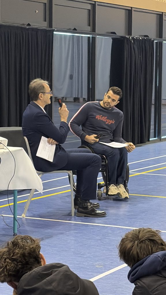 Quand le sport devient une leçon de vie : Mathieu Bosredon, triple champion paralympique expose son chemin de réussite aux apprenants du lycée Lavoisier et les engage à le suivre !